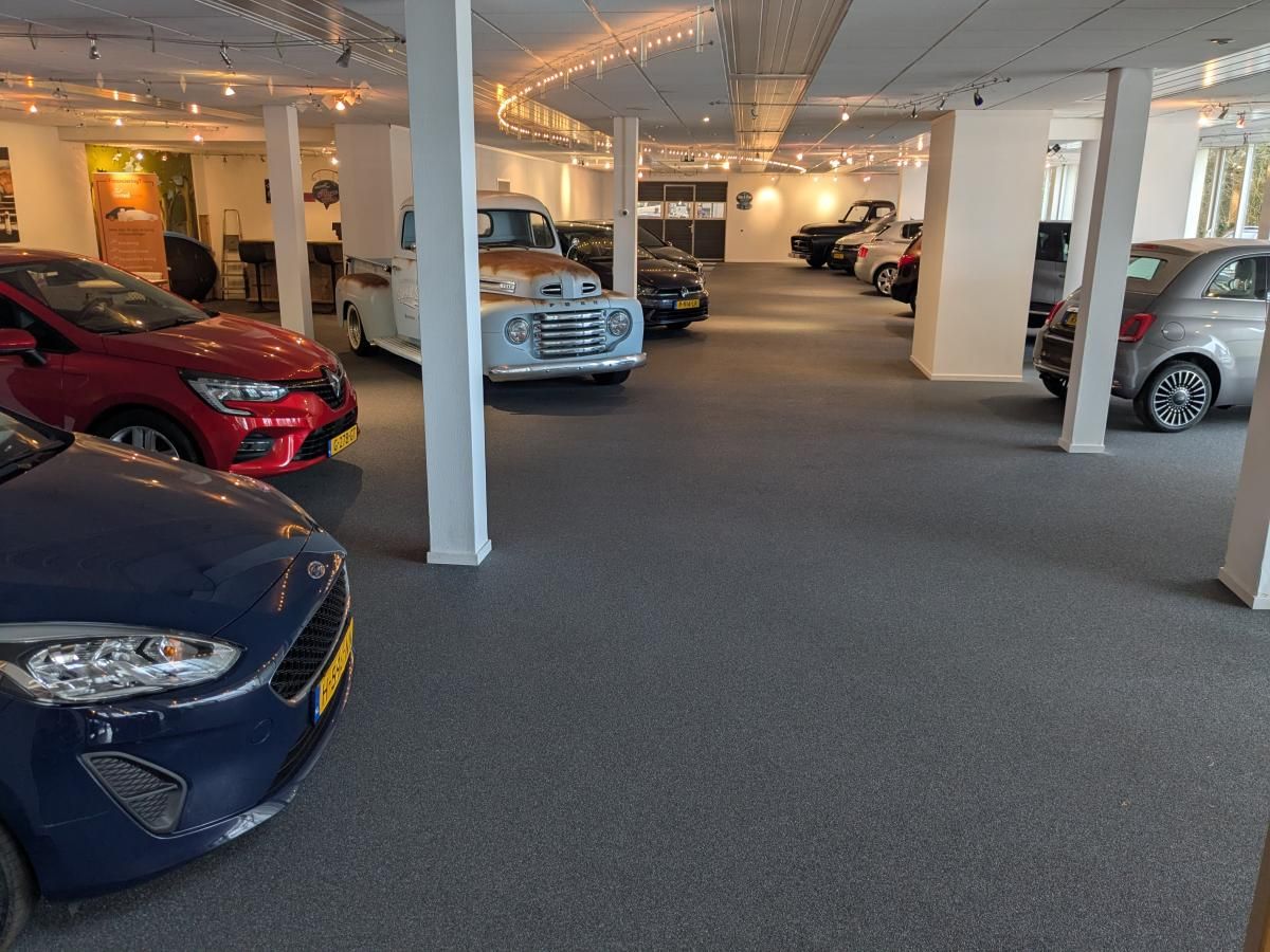 Showroom Van der Woude Automotive